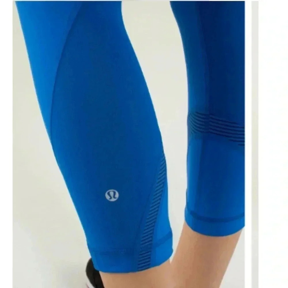LIKE NEW! Lululemon Run: Inspire Crop II in blue, size 4 - Picture 3 of 10
